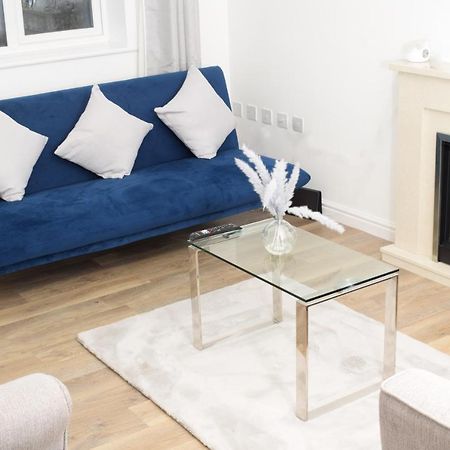 Modern 3 Bed House Appartement Wolverhampton Buitenkant foto