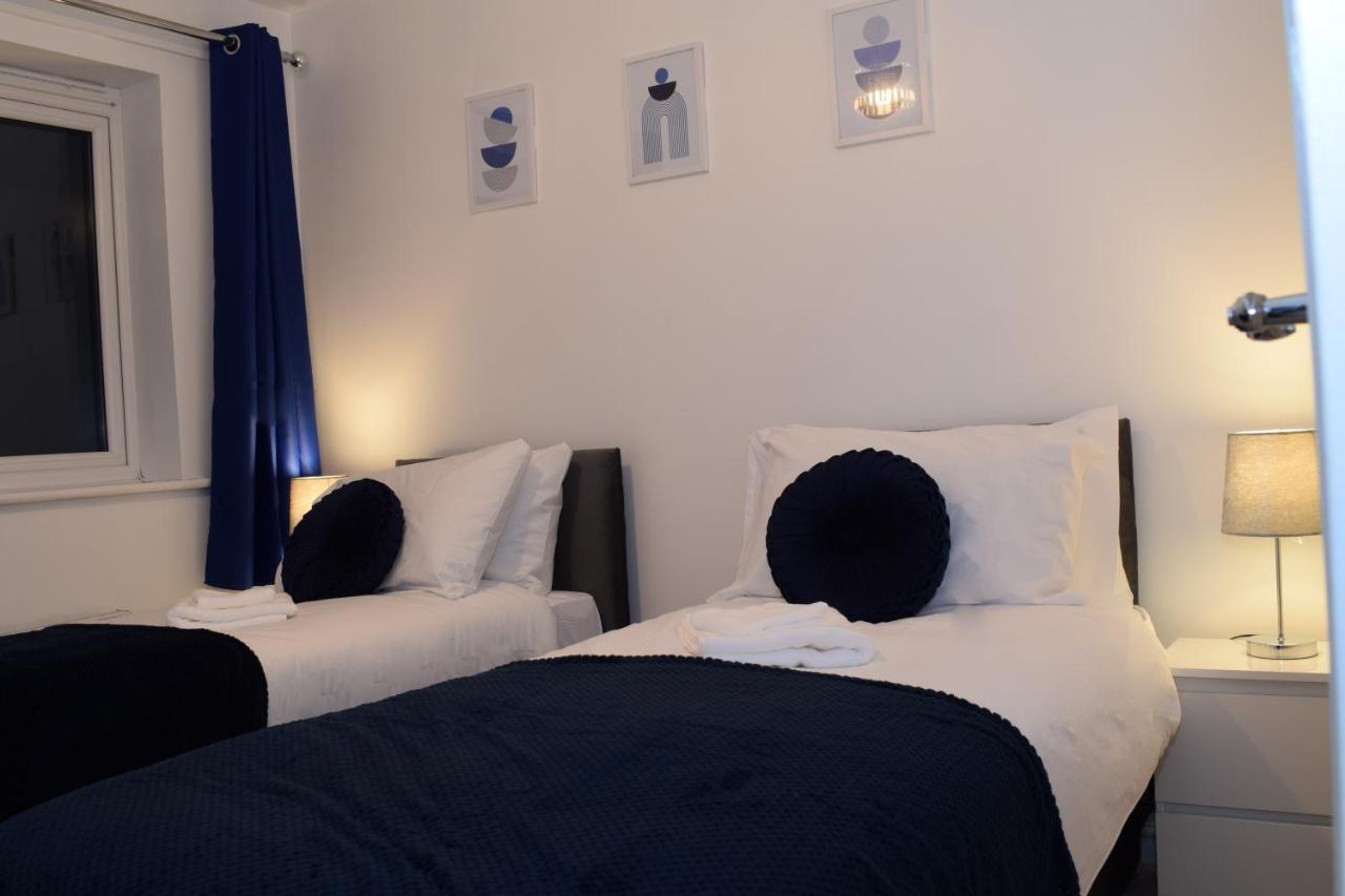 Modern 3 Bed House Appartement Wolverhampton Buitenkant foto