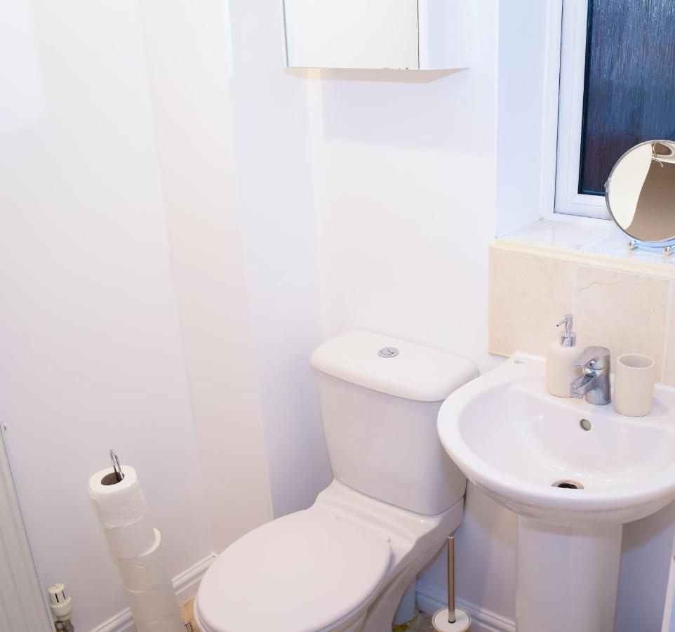 Modern 3 Bed House Appartement Wolverhampton Buitenkant foto