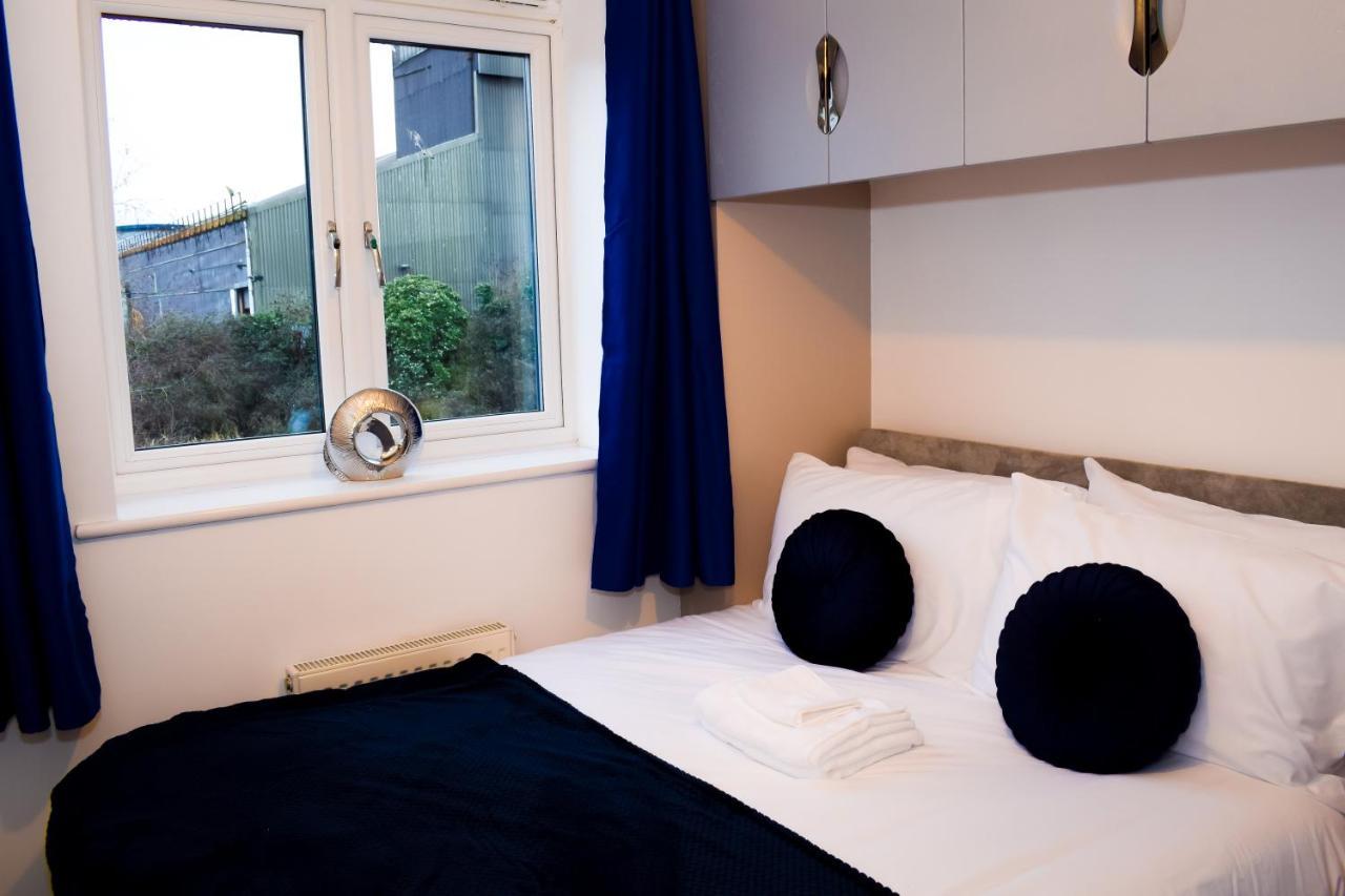 Modern 3 Bed House Appartement Wolverhampton Buitenkant foto