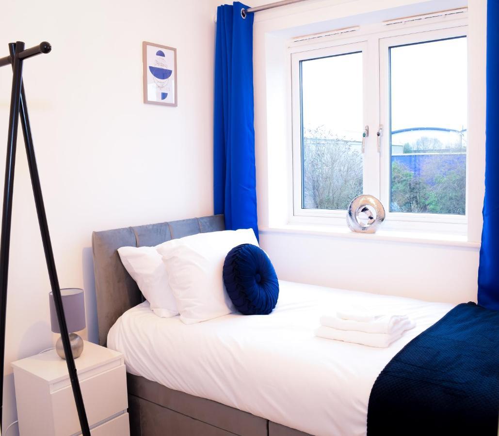 Modern 3 Bed House Appartement Wolverhampton Buitenkant foto