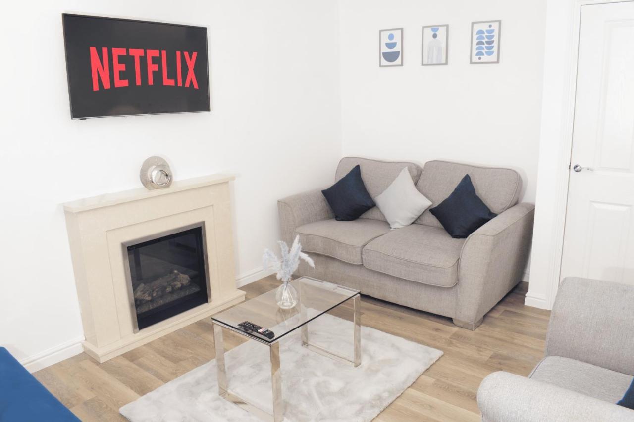 Modern 3 Bed House Appartement Wolverhampton Buitenkant foto