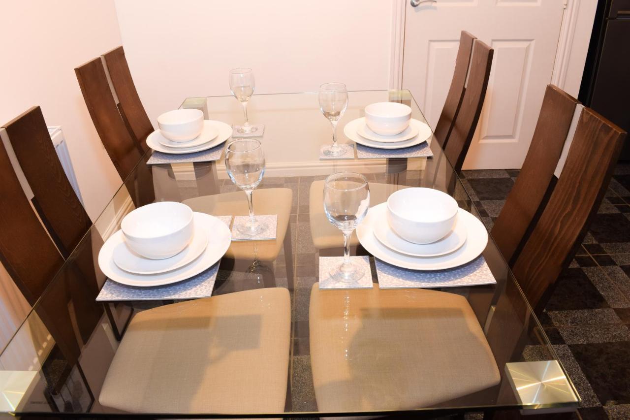 Modern 3 Bed House Appartement Wolverhampton Buitenkant foto