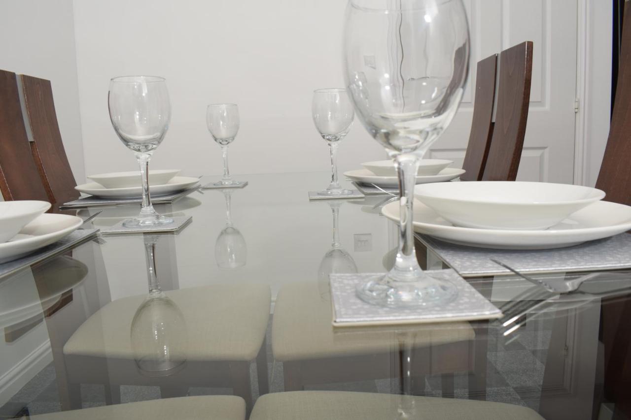 Modern 3 Bed House Appartement Wolverhampton Buitenkant foto